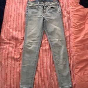 Light wash AEO high rise jeggings